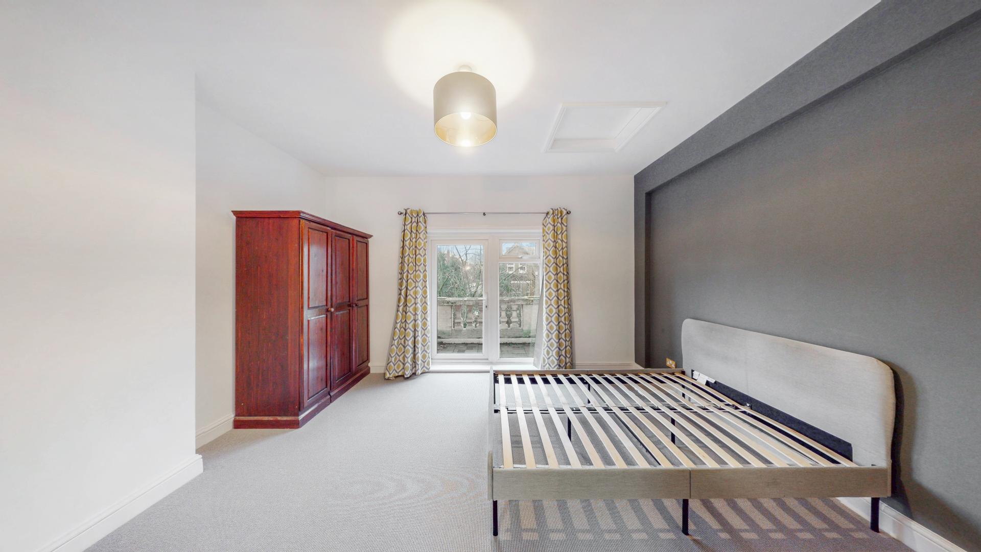 			2 Bedroom, 2 bath, 1 reception Flat			 Minster Road, West Hampstead